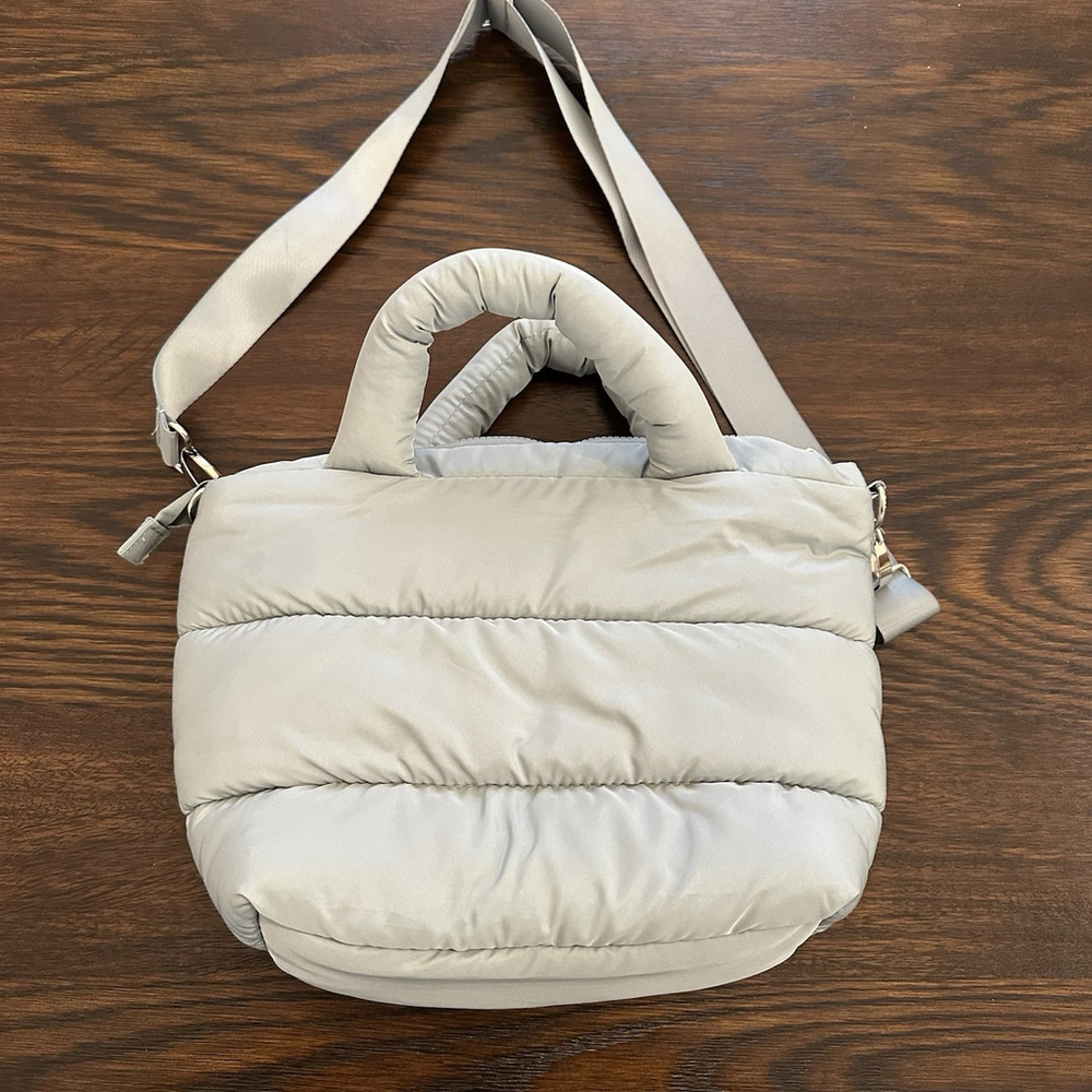 Wilo the Label Puffer Travel Bag Light Green with Adjustable Crossbody Strap - Picture 8 of 8